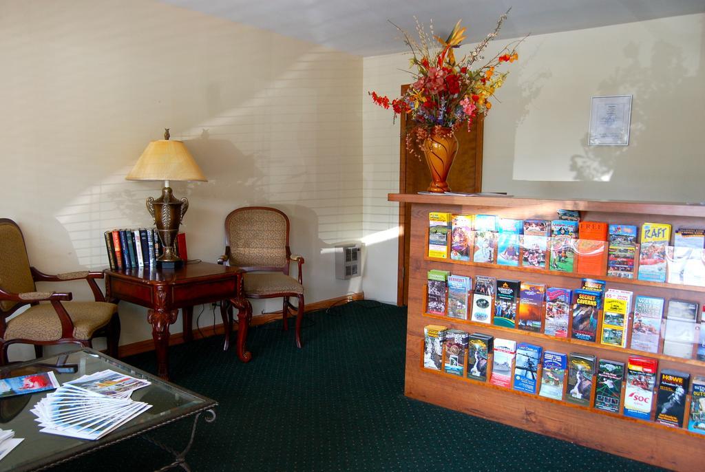 Wakita Court Motel Queensbury Buitenkant foto