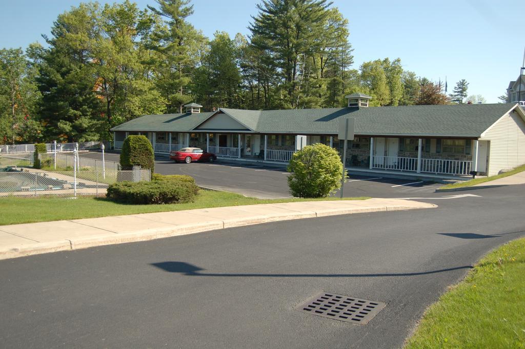 Wakita Court Motel Queensbury Buitenkant foto